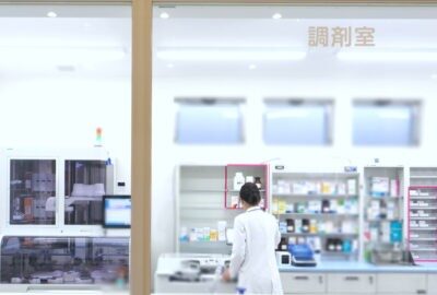 ガラス張り調剤室